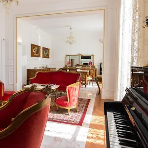 Apartment Le Rose Di Nonna Maria, Di Lusso In Centro Citta